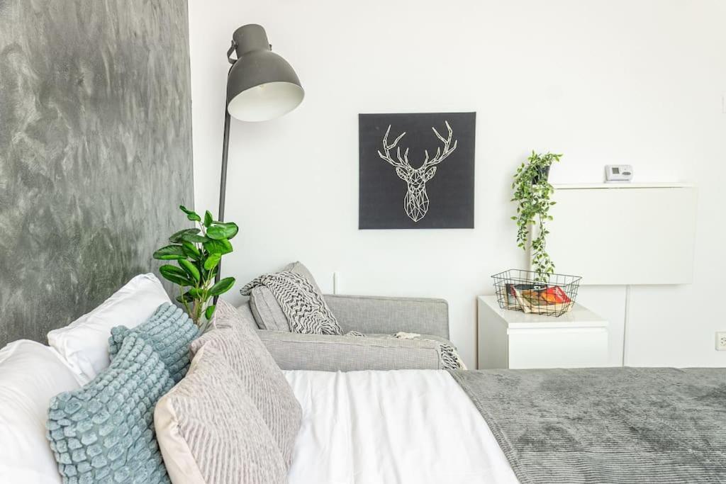 Cosy Nest M&N Condos Bukares Bagian luar foto