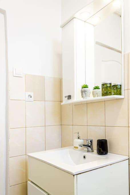 Cosy Nest M&N Condos Bukares Bagian luar foto